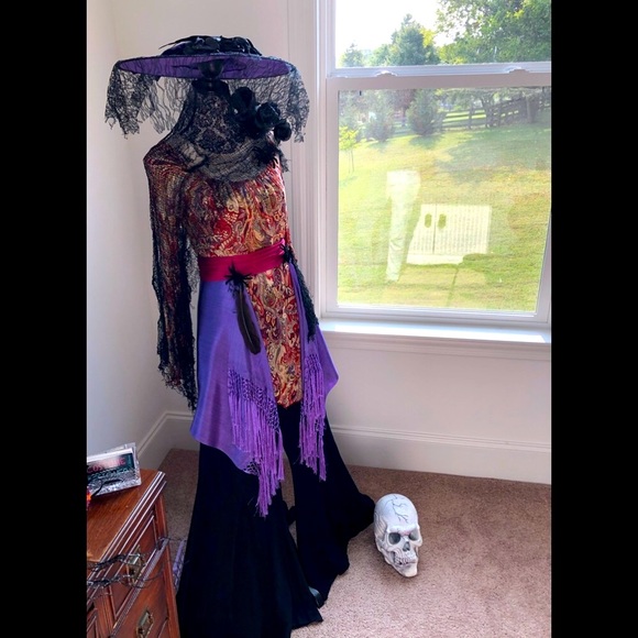 6pc Witchy woman in streetwear - Picture 2 of 16